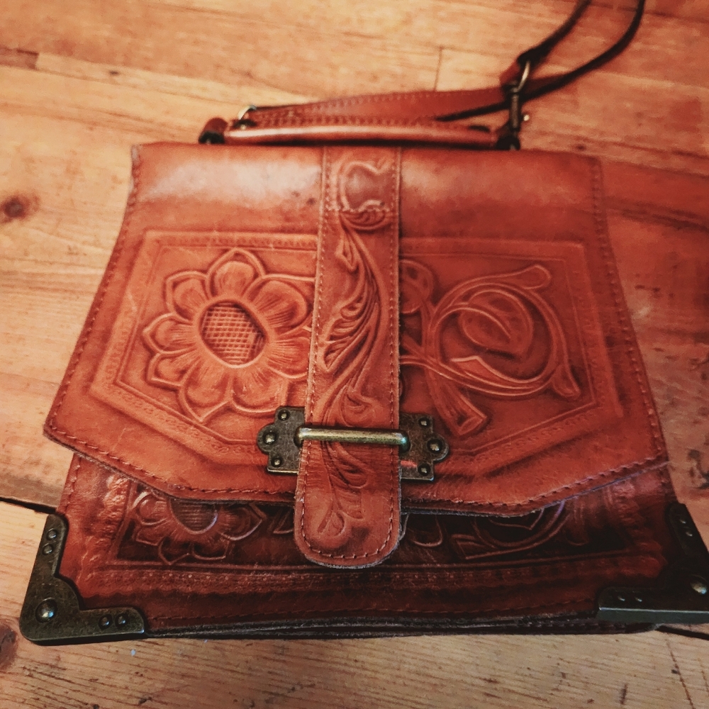Designer Patricia Nash Tooled Leather Handbag Purse Stunning